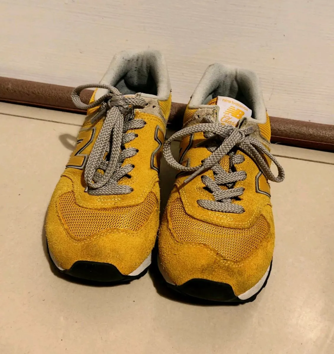 👟 New Balance 574 Classic – Yellow & Grey | Size - Image 2