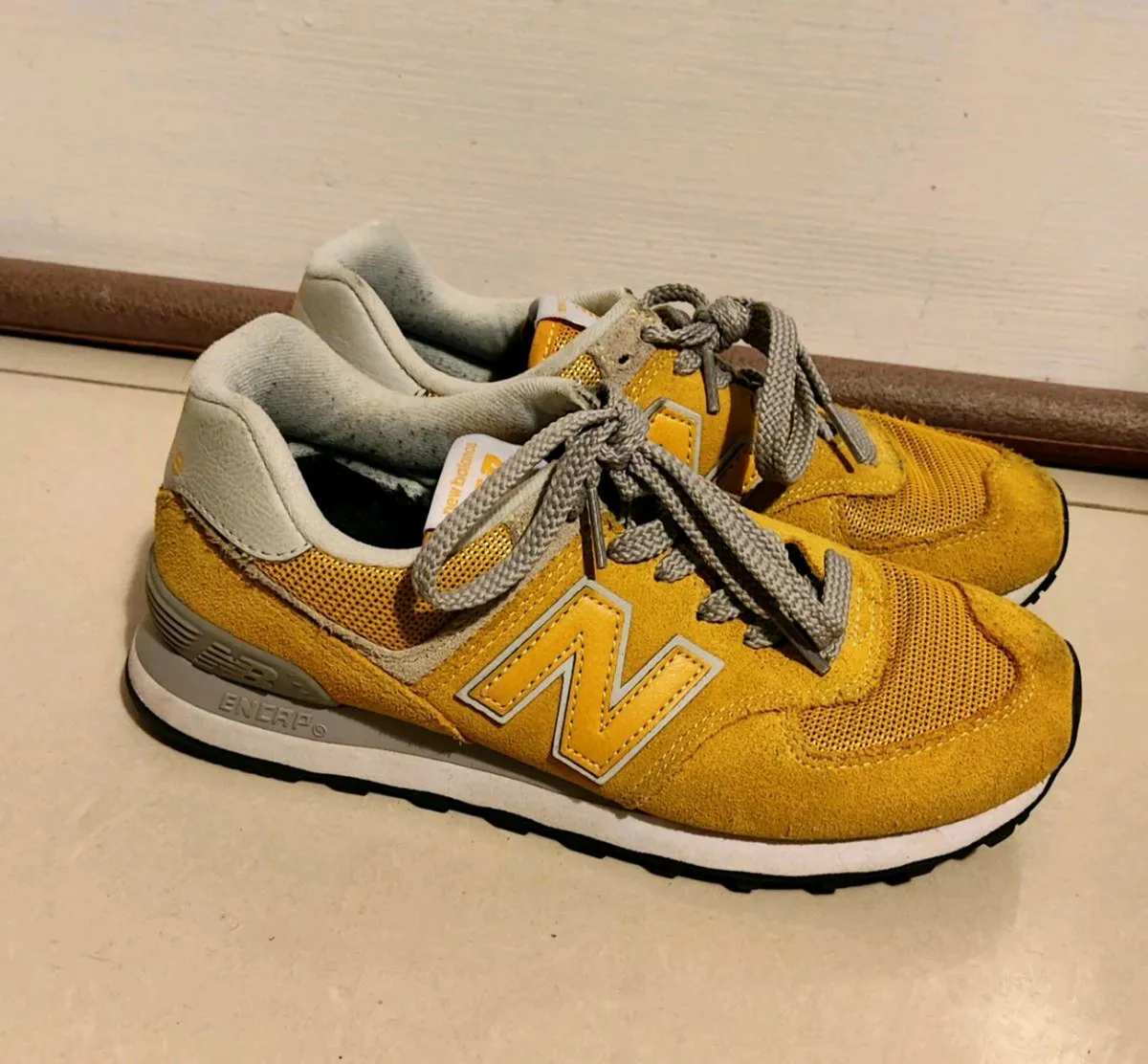 👟 New Balance 574 Classic – Yellow & Grey | Size - Image 4