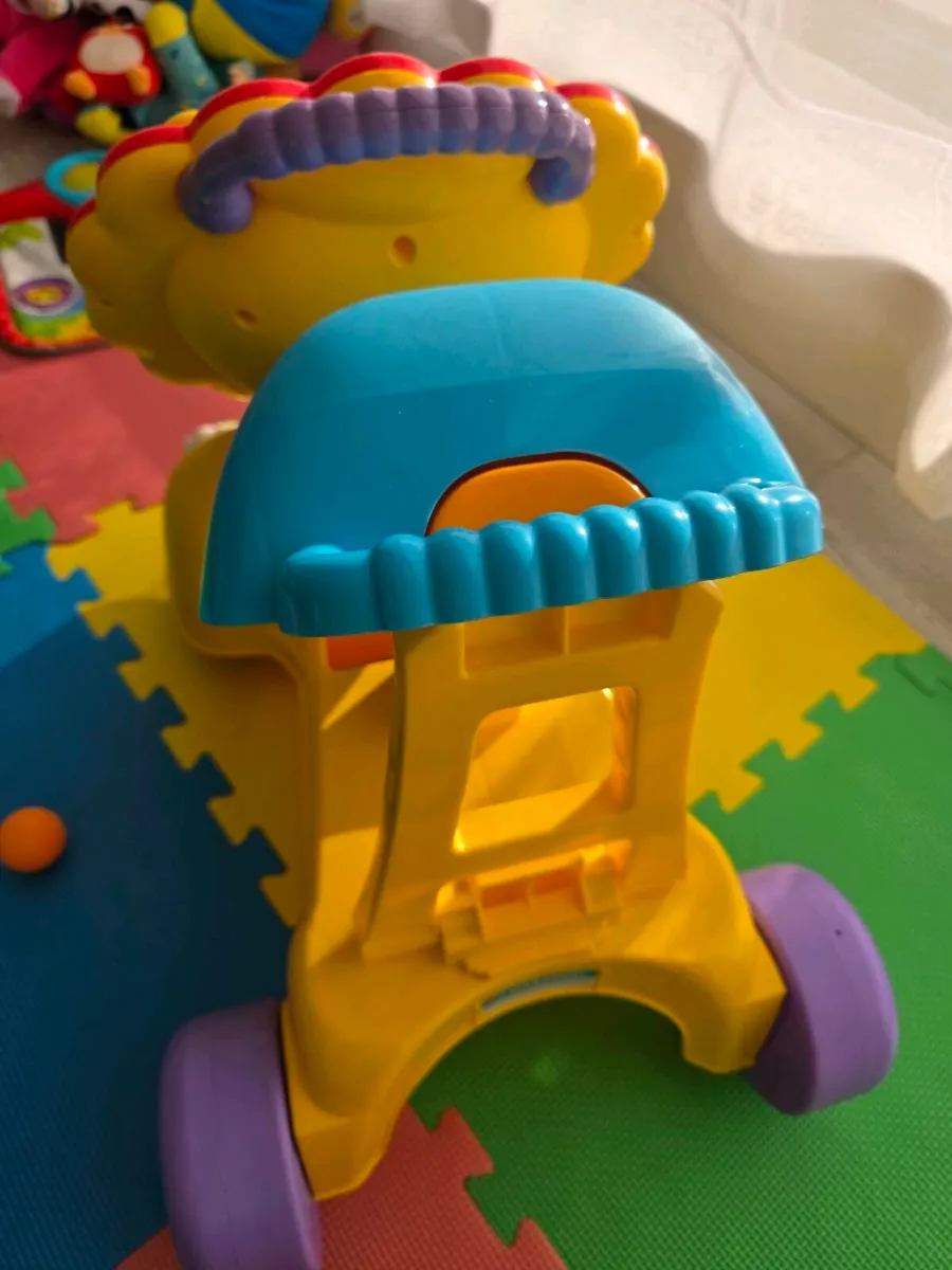 Pushing lion - Image 4