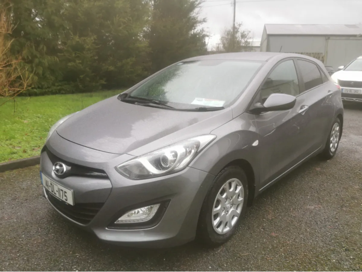 Hyundai i30 1.4 DSL CLASSIC 4DR - Image 3