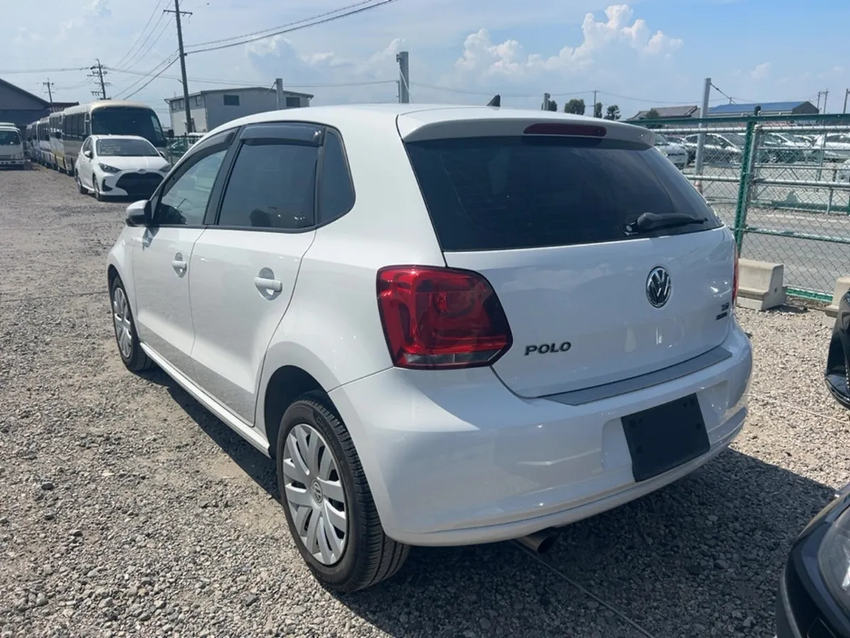 Volkswagen Polo COMFORTLINE 1.2 PETROL 5DR AUTOMAT - Image 2