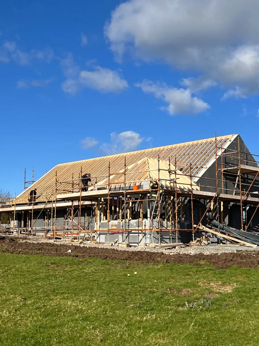 Carpenter available Roofing / 1st 2ed fix - Image 4