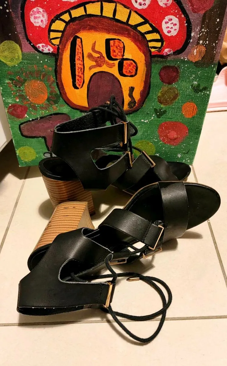 👠 NEW LOOK Black Lace-Up Heeled Sandals – Size U - Image 2