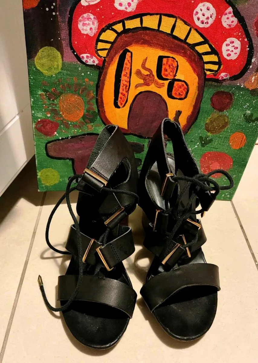👠 NEW LOOK Black Lace-Up Heeled Sandals – Size U - Image 3