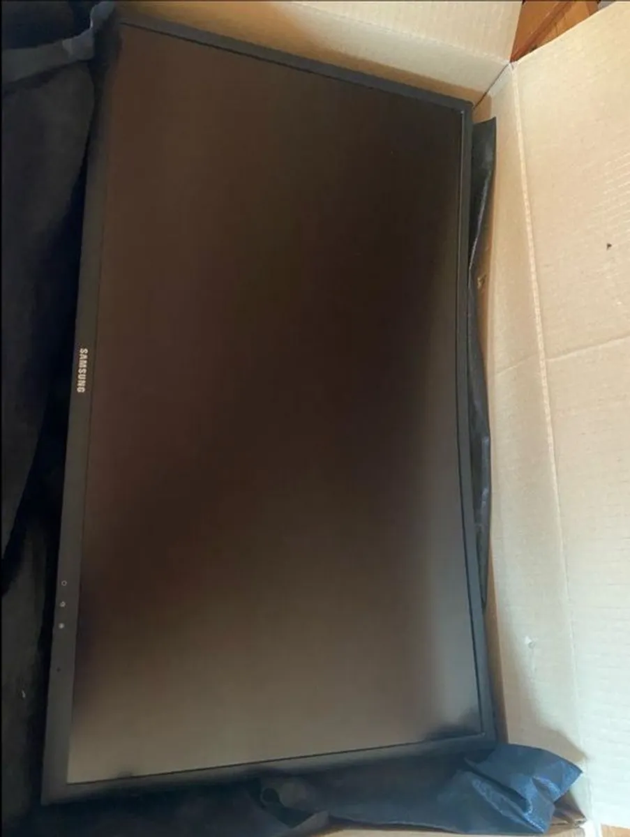 Samsung C27FG73FQU - CFG7 Series - QLED monitor - curved - 27" - 1920 x 1080 Full HD (1080p) @ 144 Hz - Image 1