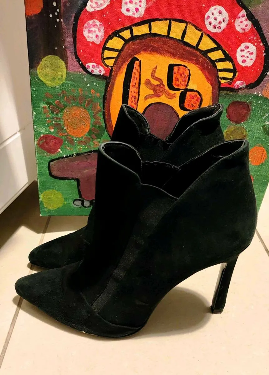 👢 ZARA WOMAN Black Suede Ankle Boots – Size EU 40 - Image 1