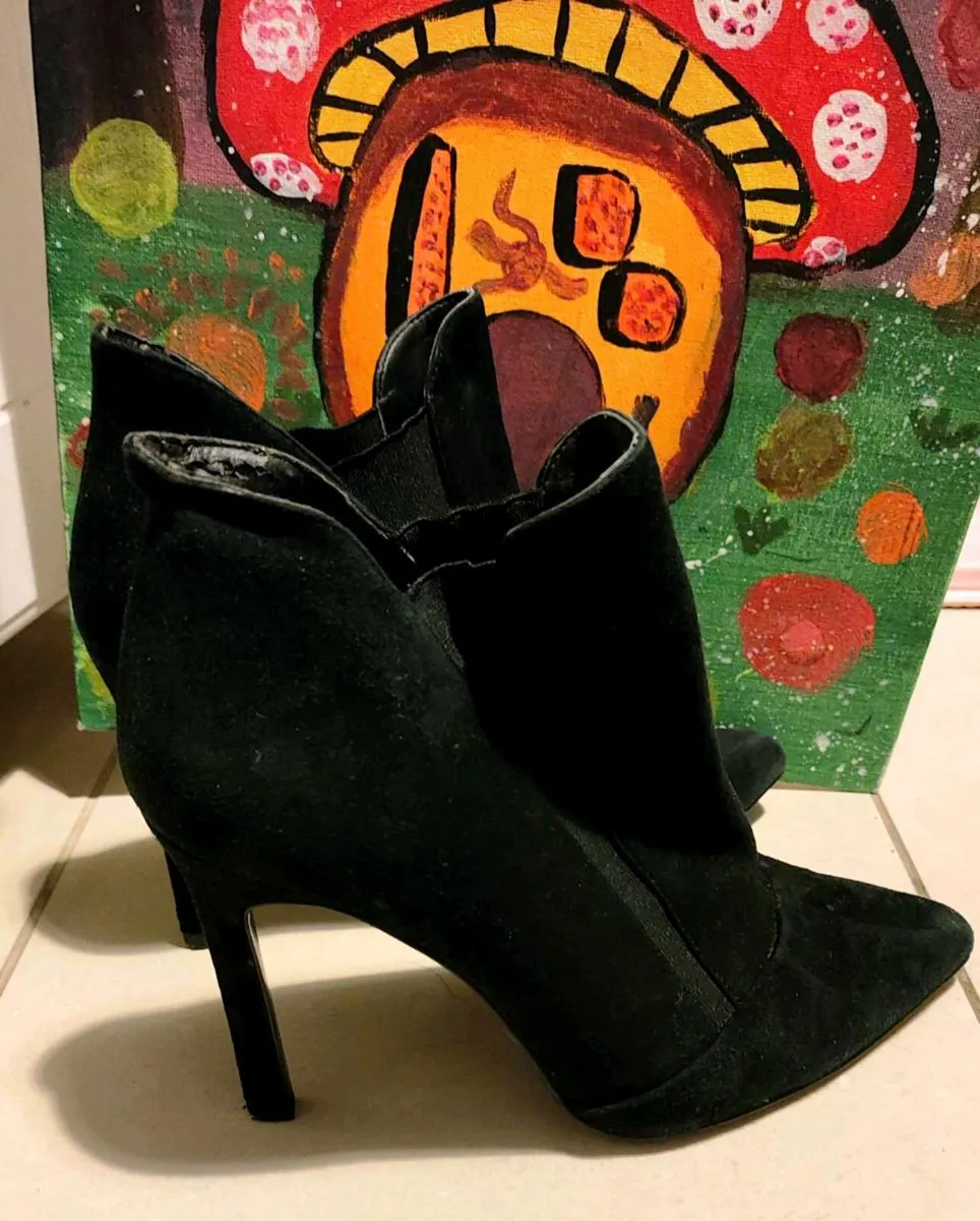 👢 ZARA WOMAN Black Suede Ankle Boots – Size EU 40 - Image 3