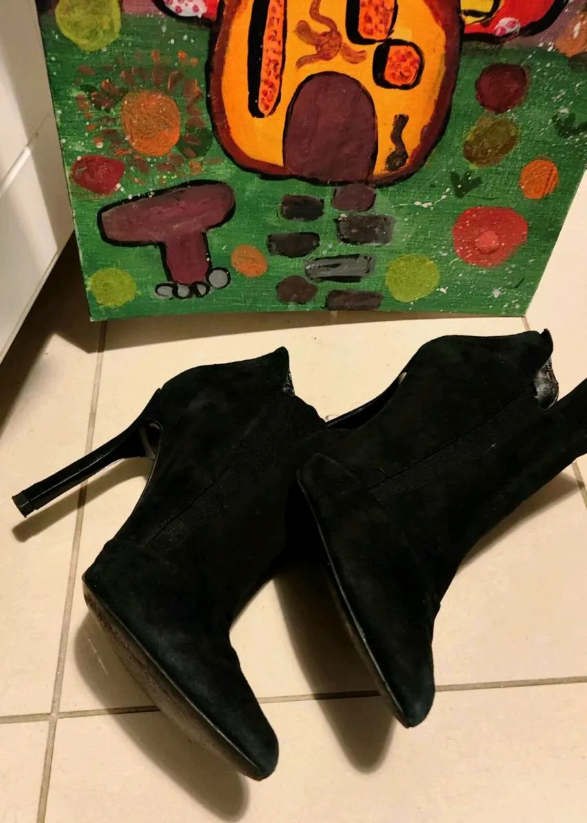 👢 ZARA WOMAN Black Suede Ankle Boots – Size EU 40 - Image 4