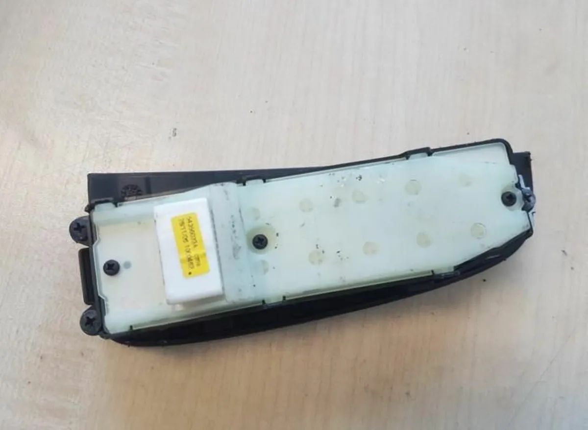 Toyota Avensis T25 03-08 Window Master Switch - Image 2