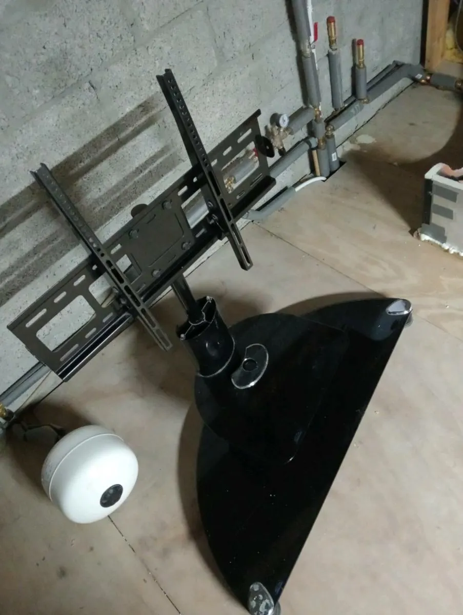 TV stand and table - Image 1