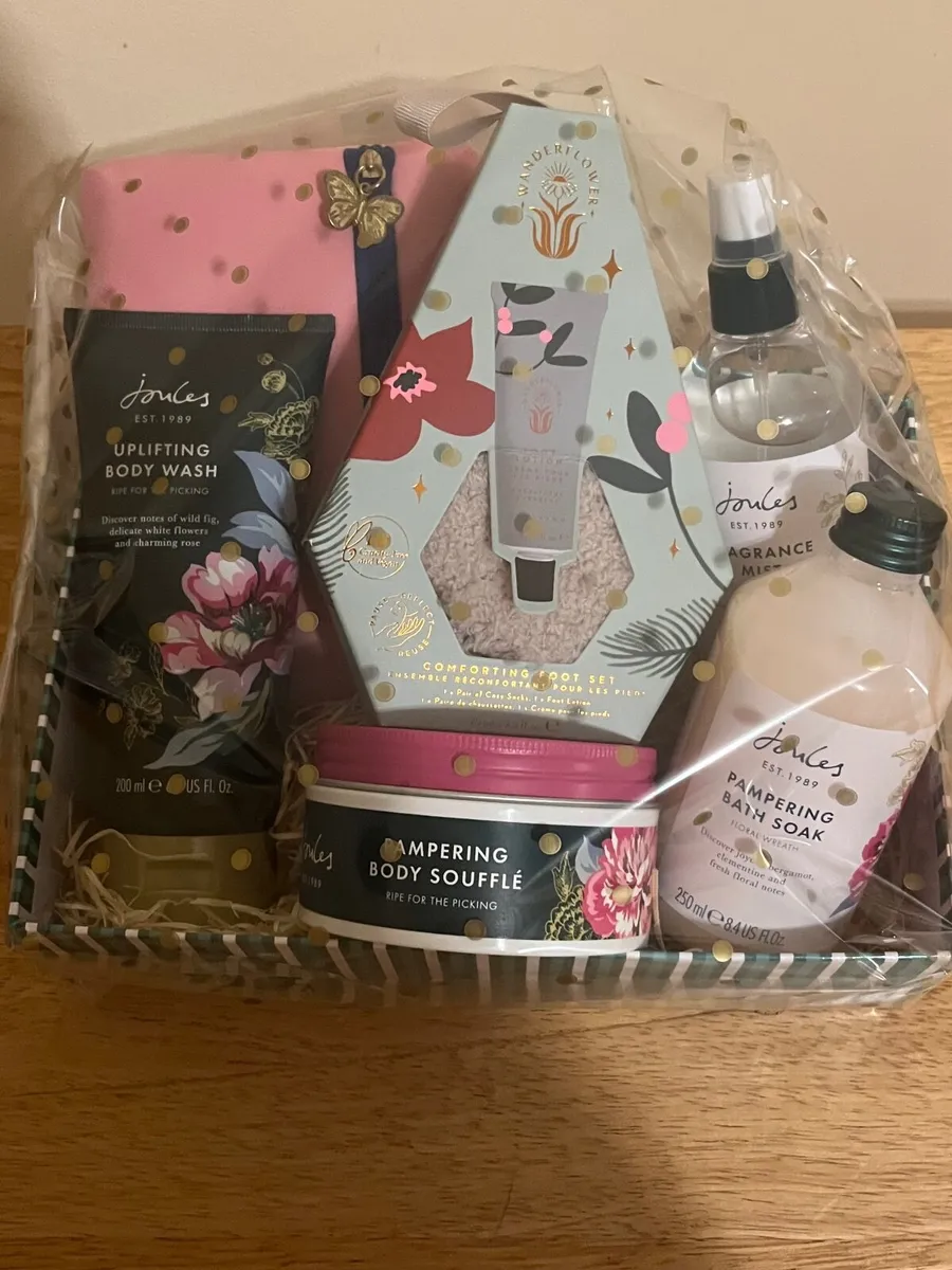 Christmas Beauty Hamper - Image 1