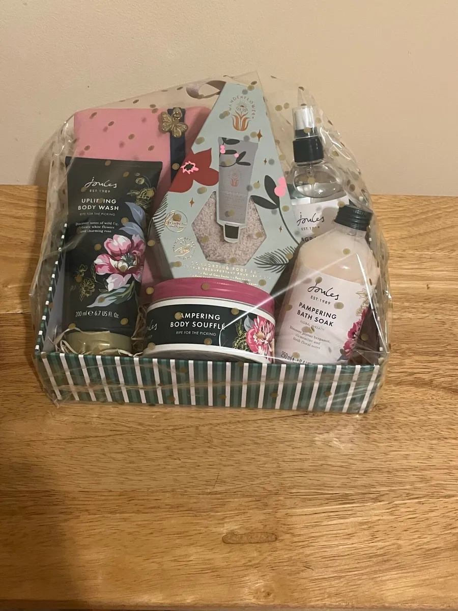 Christmas Beauty Hamper - Image 2