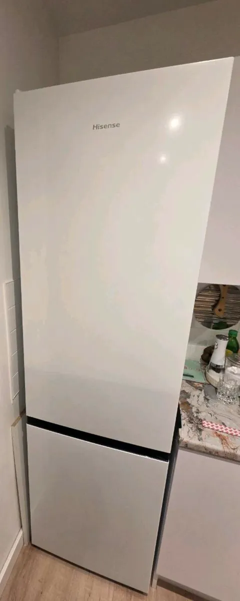 FRIDGE FREEZER - HISENSE RB435N4 - 60/40 - White - Image 1