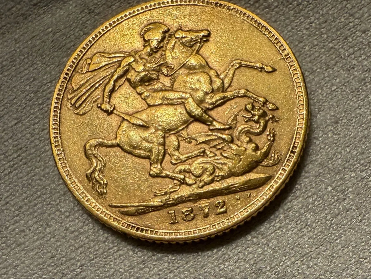 1872 Gold Sovereign Coin Queen Victoria Young Head - Image 3