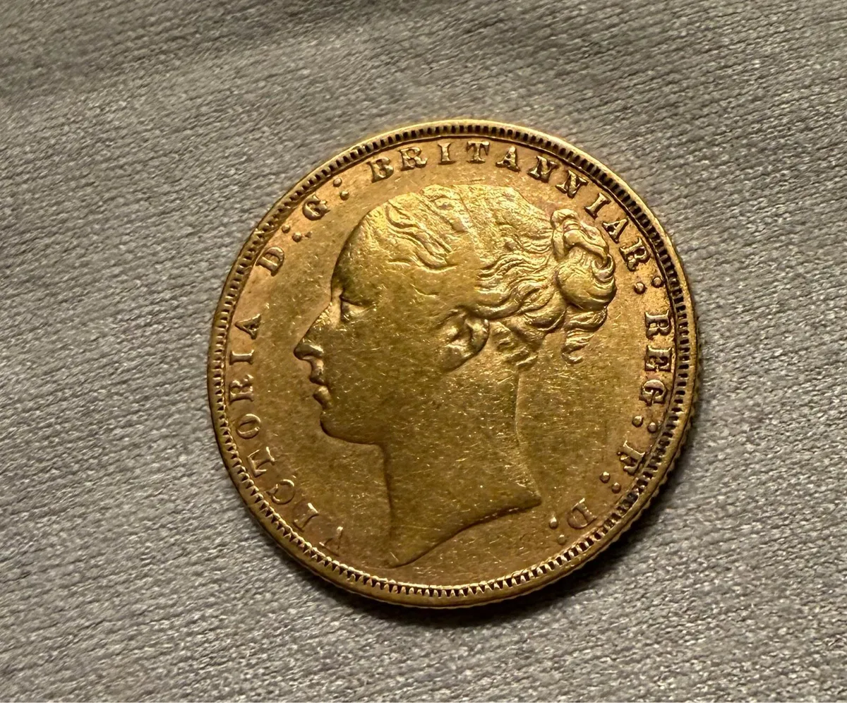 1872 Gold Sovereign Coin Queen Victoria Young Head - Image 4