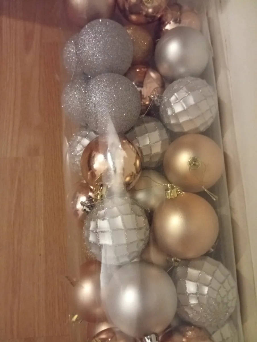 New Quality Christmas Baubles pack 40pcs - Image 4
