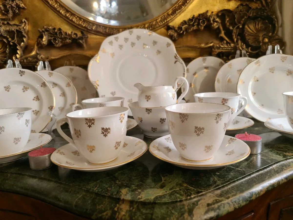 Royal tara Christmas teaset - Image 1