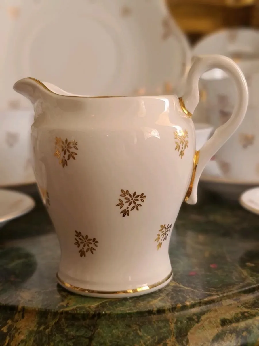 Royal tara Christmas teaset - Image 2