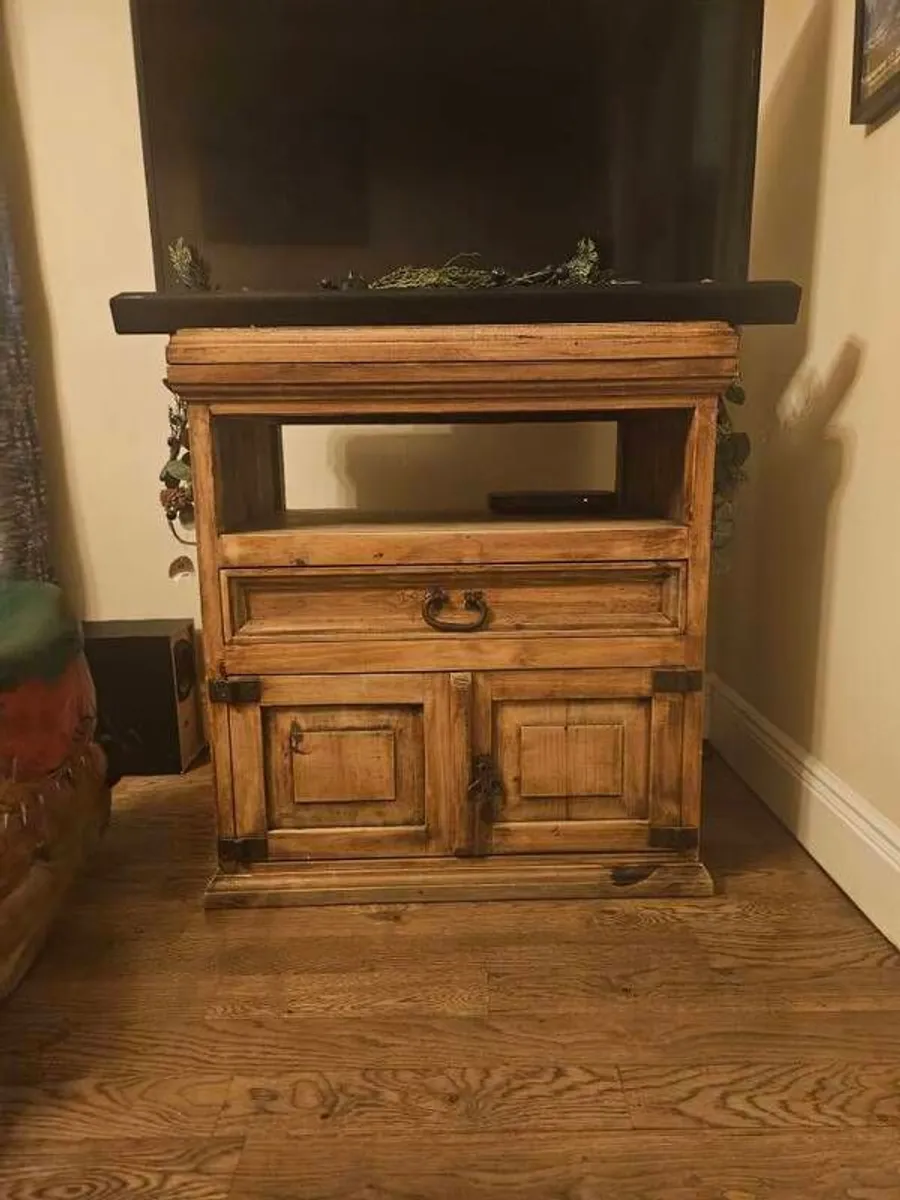 Wooden TV stand with swivel top - Image 1