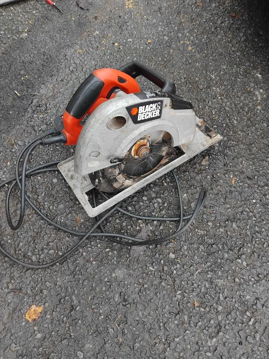 Black and decker saw working good priced - Image 2