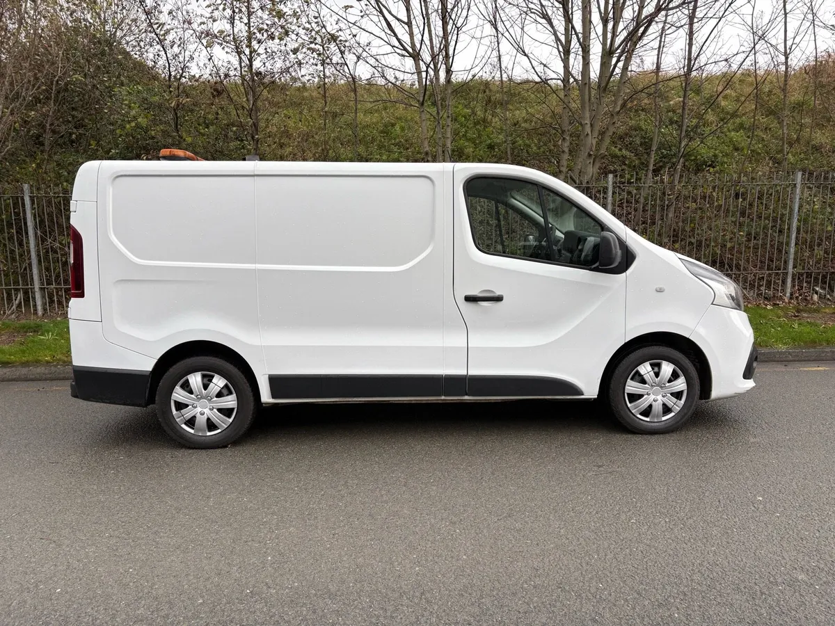Renault trafic *fresh cvrt**hot water in rear** - Image 4