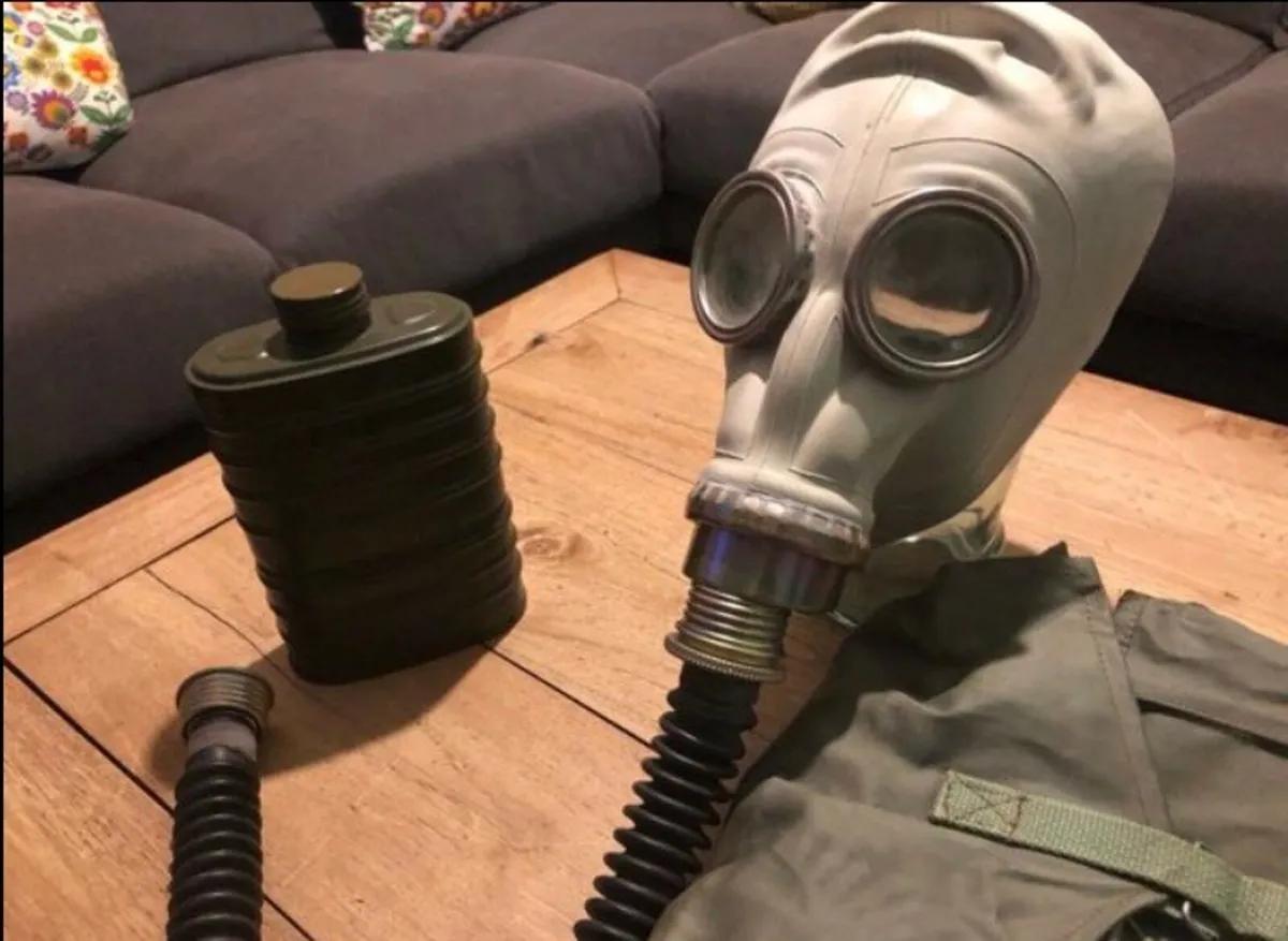 Vintage gas mask - Image 2