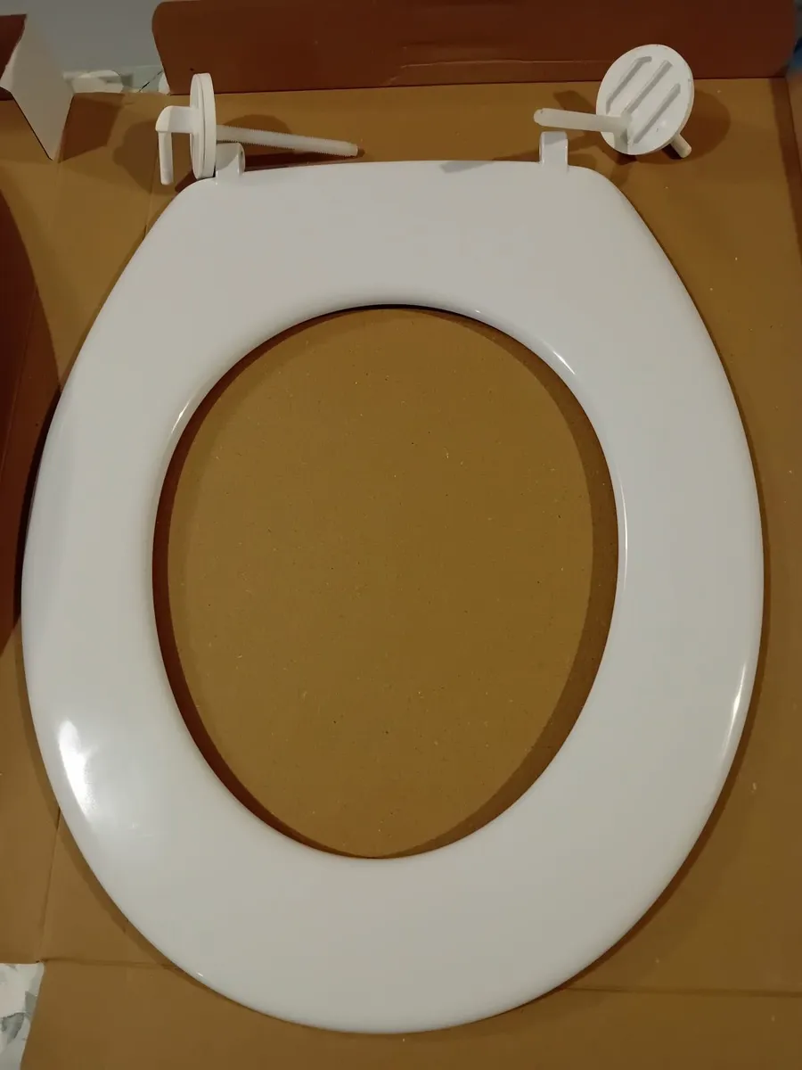 TOILET SEAT (White Plastic) - Image 1