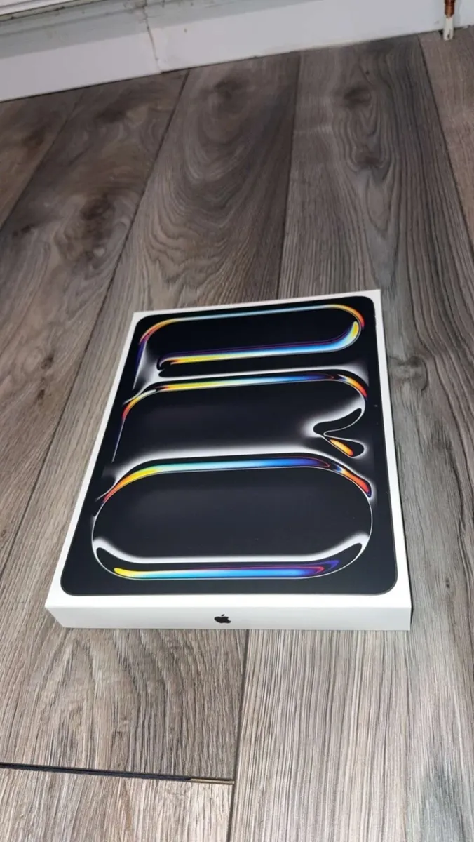 iPad Pro 13 inch - Image 1