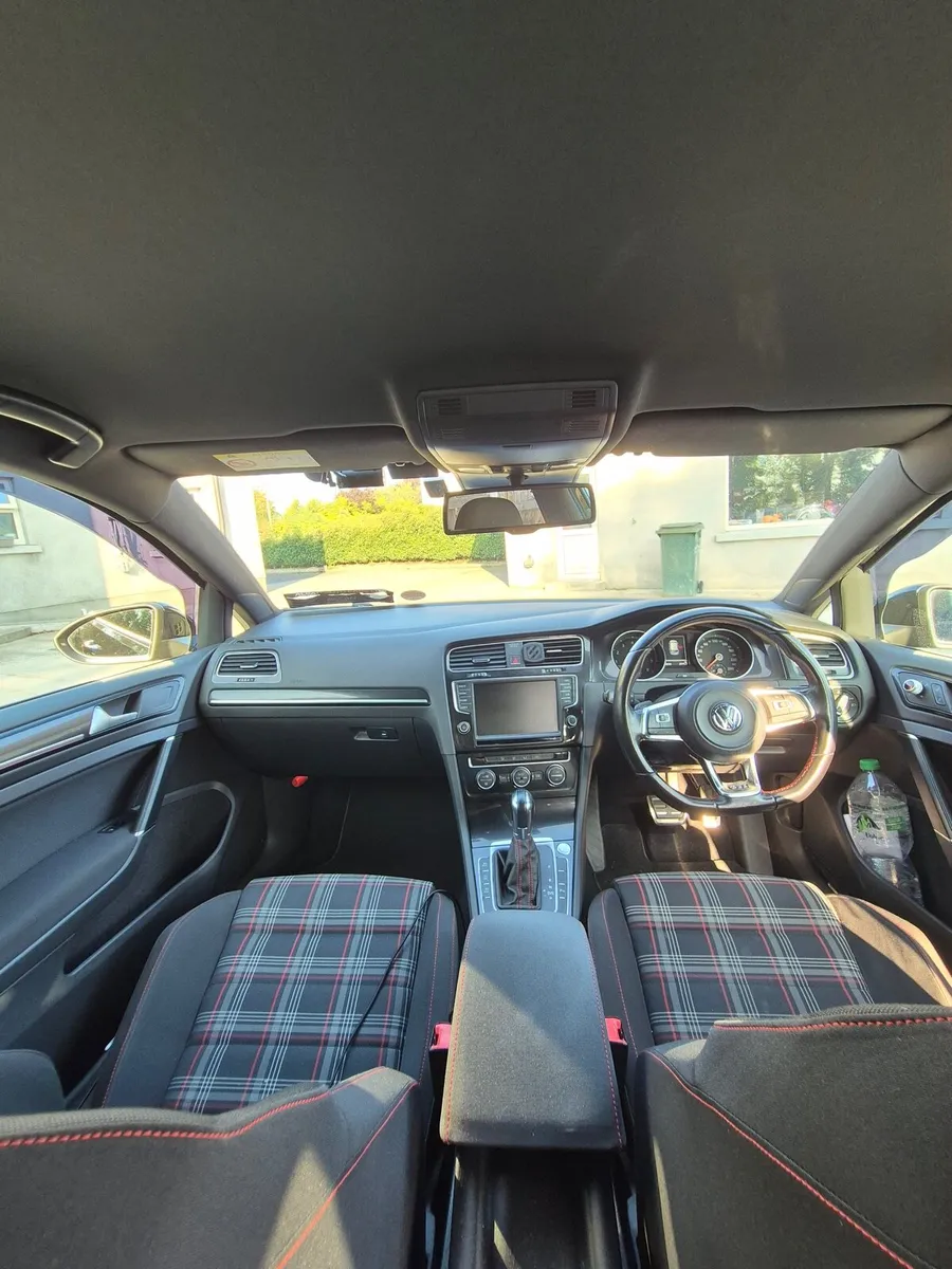 Volkswagen Golf - Image 4