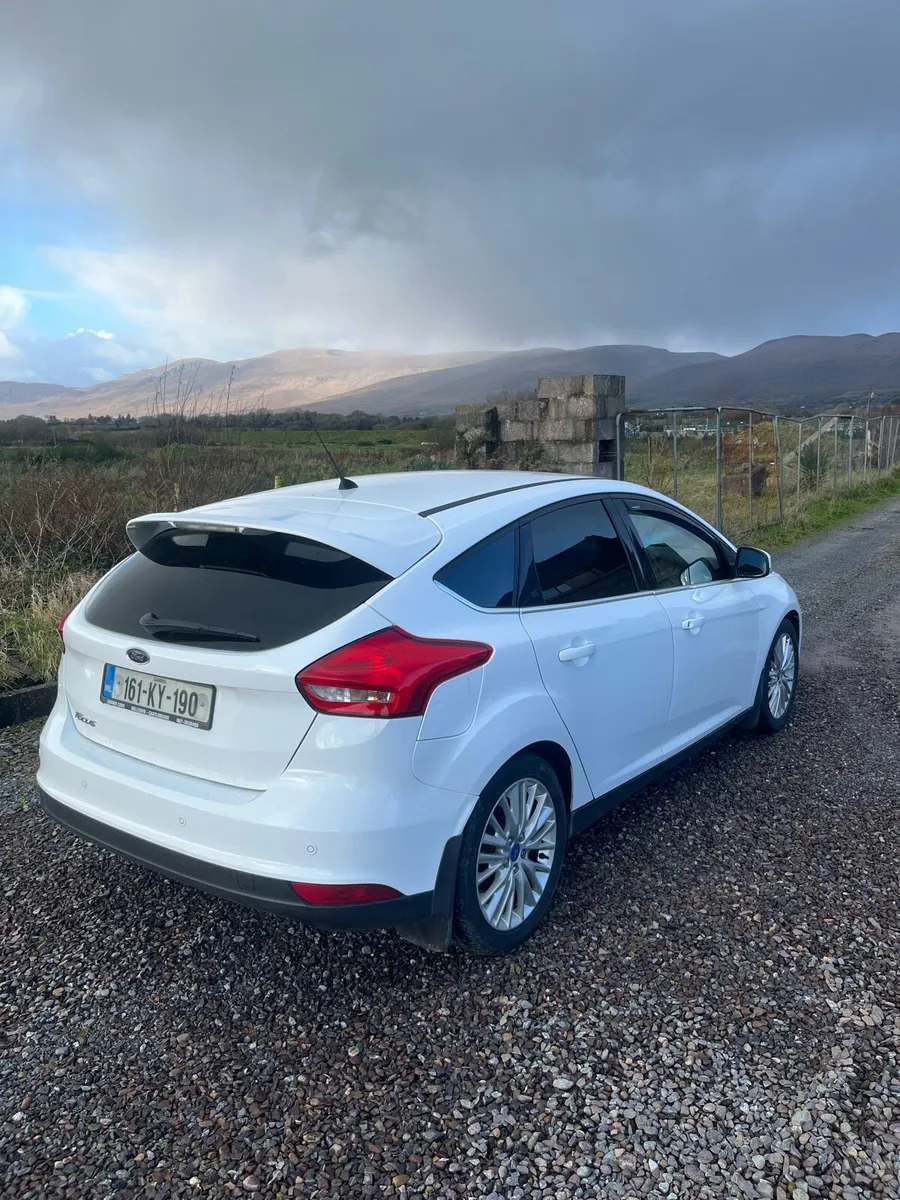 2016 Ford focus low milage - Image 4