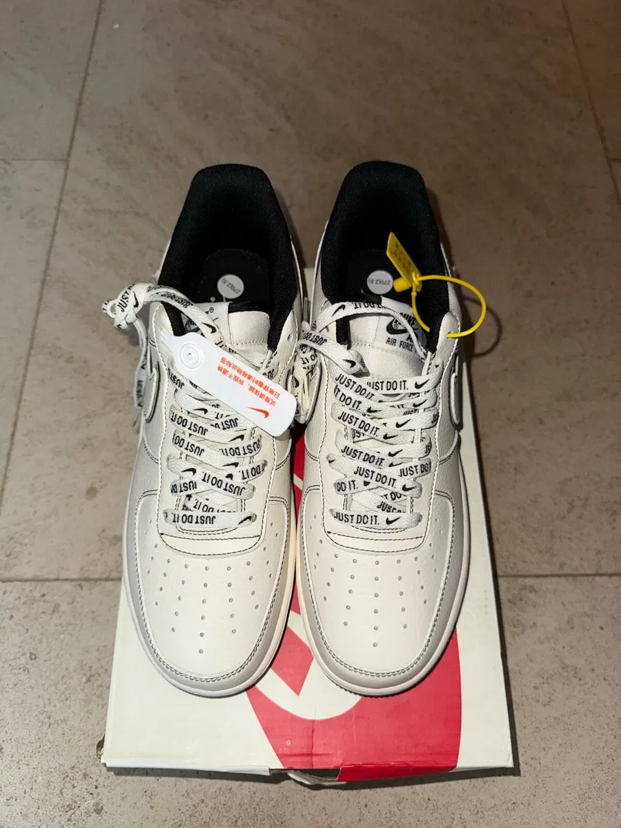 Nike x Stüssy Air Force 1 ‘07 LV8 - Image 2