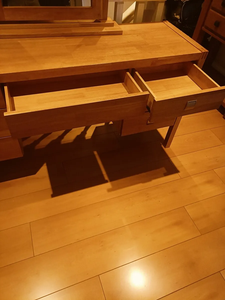 Dressing table with mirror - Image 2