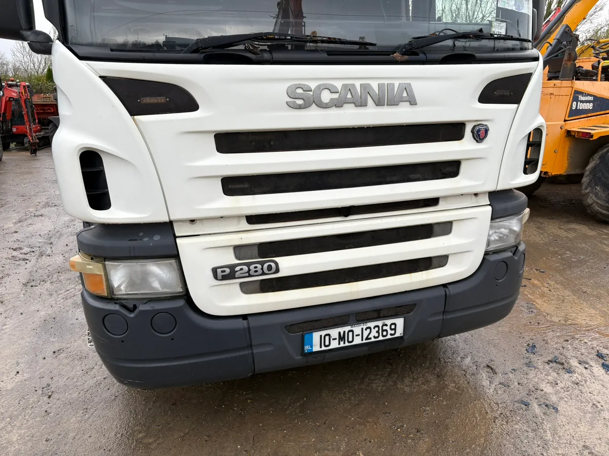 2010 Scania beavertail rear lift - Image 4