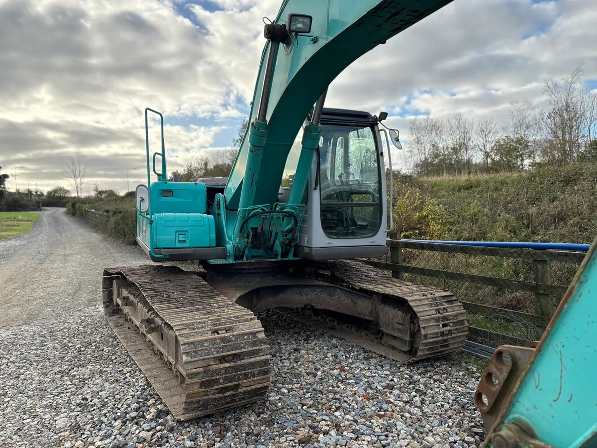 Kobelco 210-6 year 2005 - Image 3