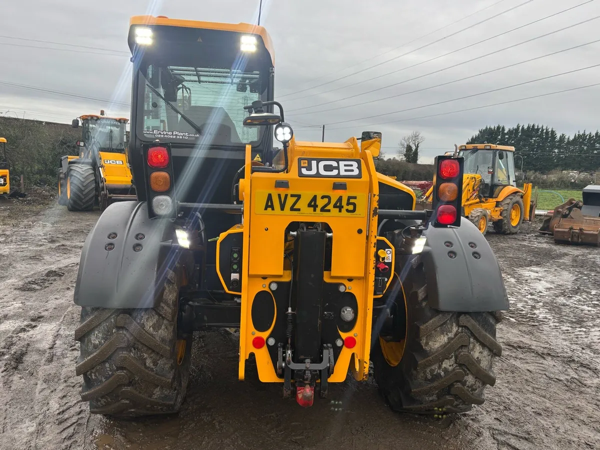 2023 JCB 542-70 Agri Xtra **2800hrs** - Image 3
