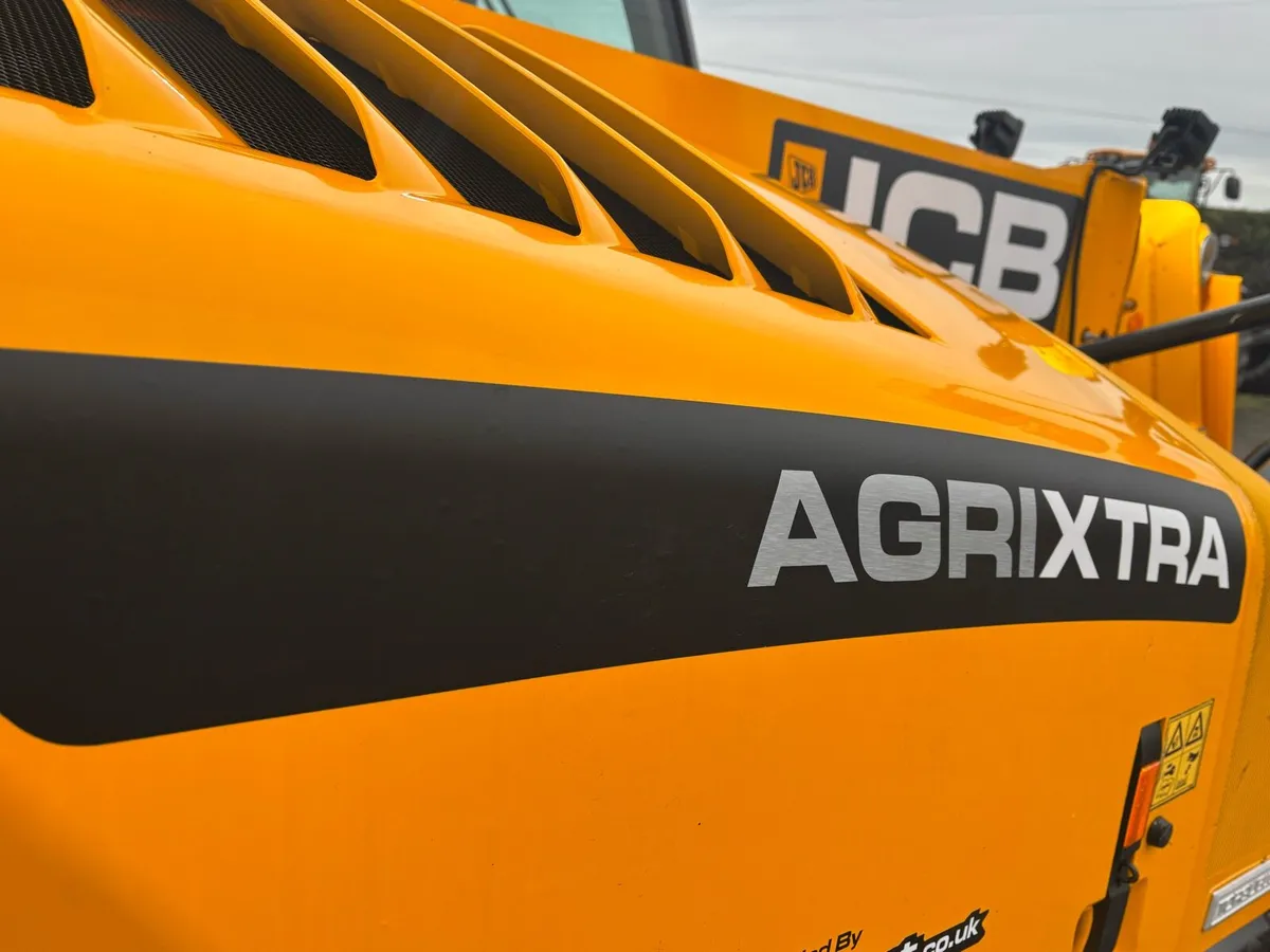 2023 JCB 542-70 Agri Xtra **2800hrs** - Image 4