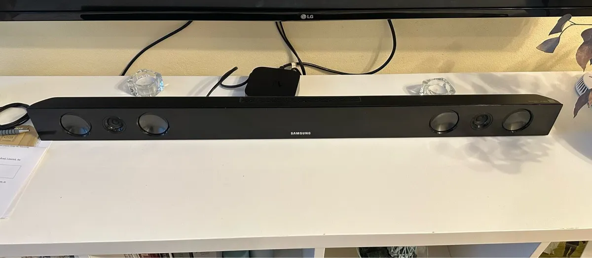 Samsung HW-H430 Soundbar + wireless Subwoofer - Image 1