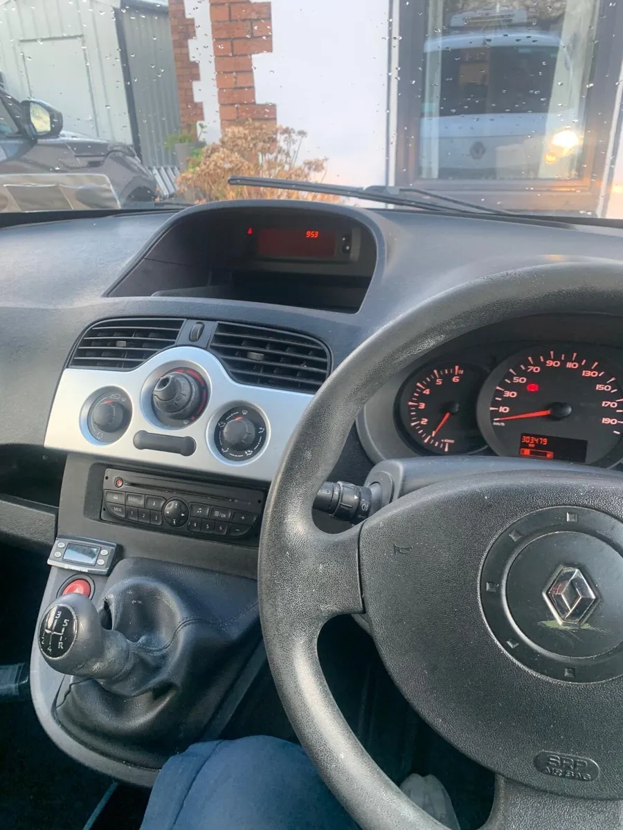 Refrigerated Renault kangoo van - Image 4