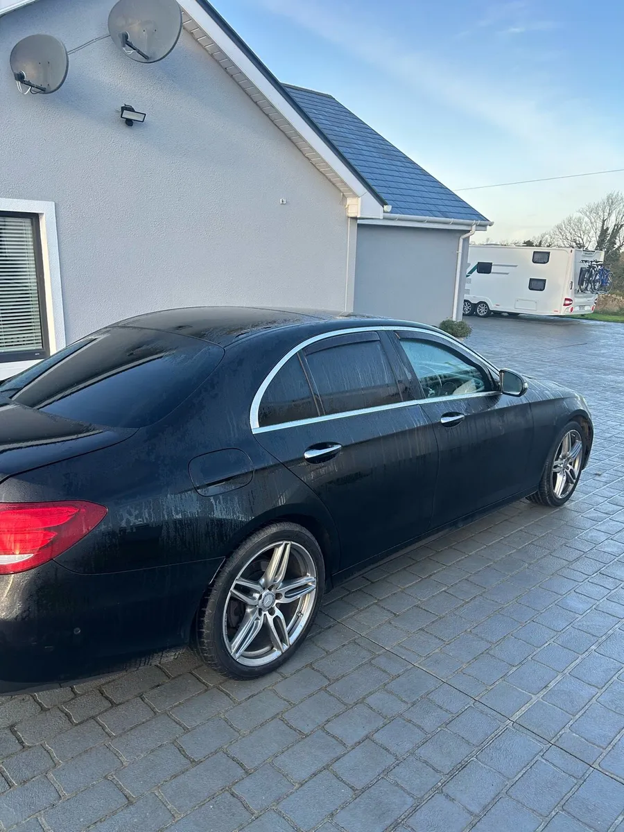 Mercedes e220 - Image 2