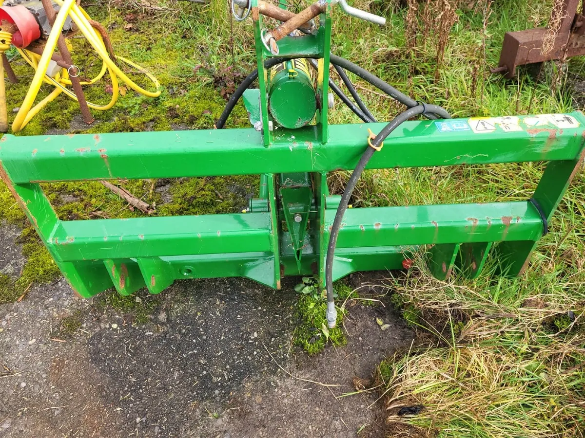 Bale Splitter - Image 1
