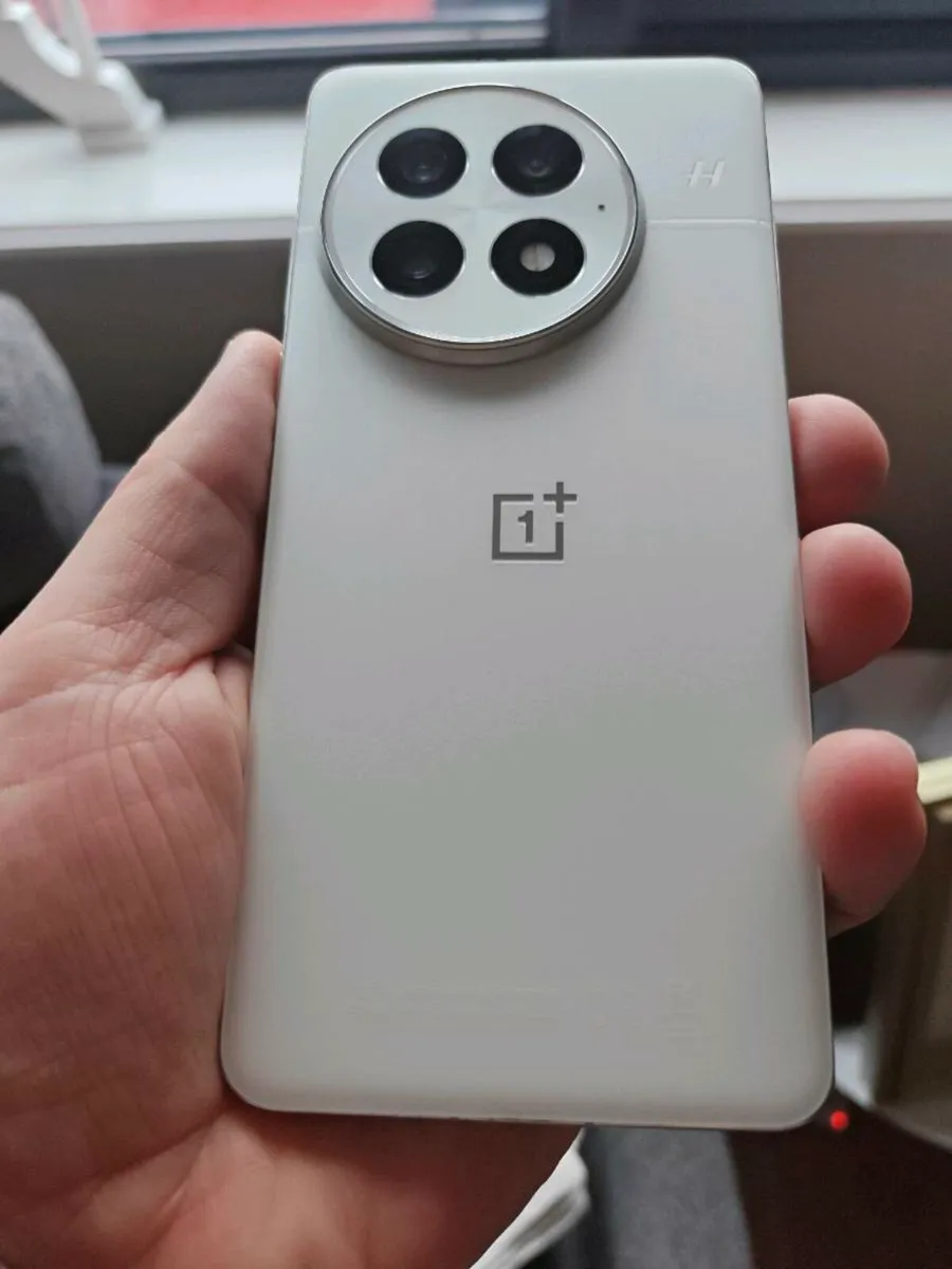 OnePlus 13, 512/16, Artic Dawn,EU phone & Receipt - Image 3