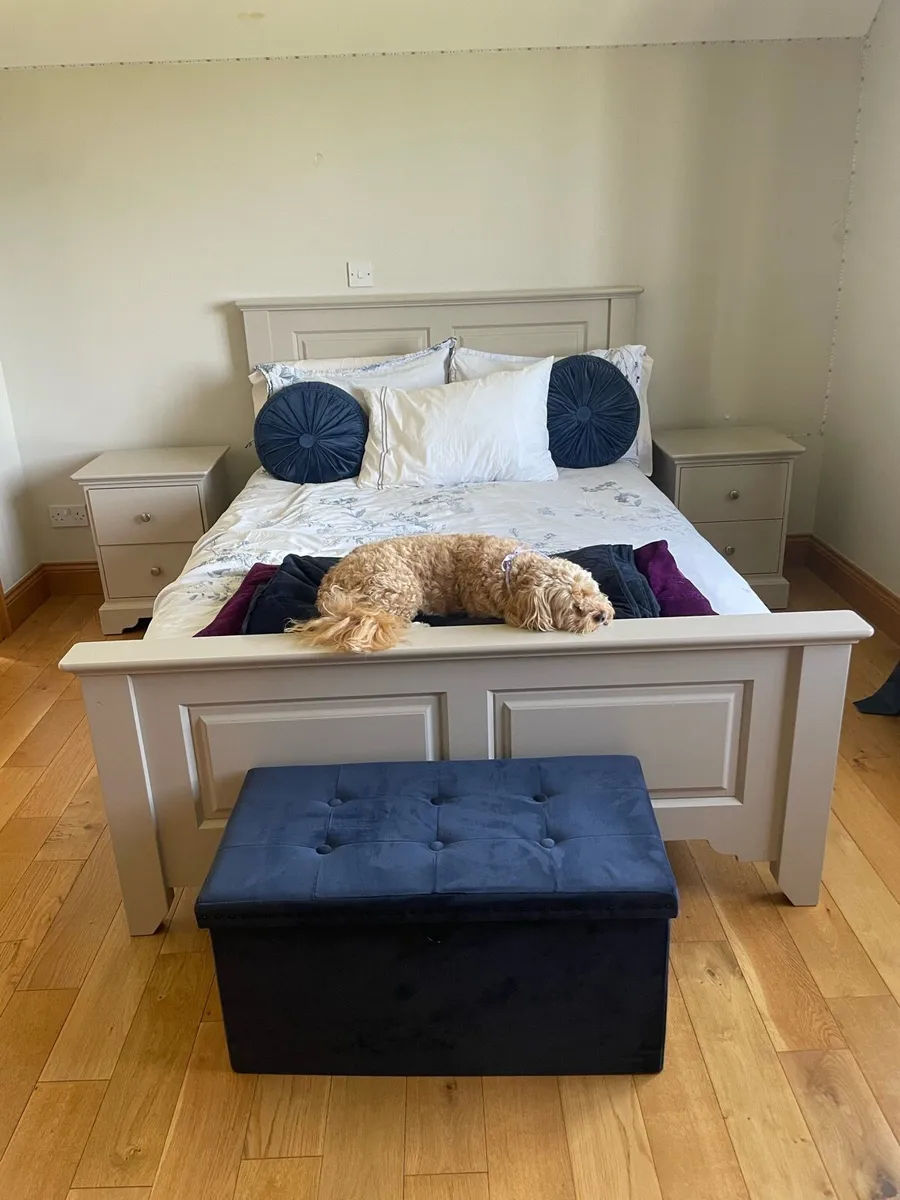 Bedroom set - Image 1