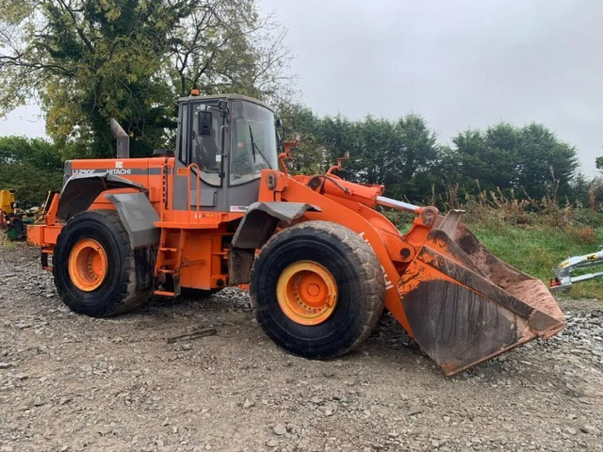 HITACHI LX290E LOADER (2003) - Image 1