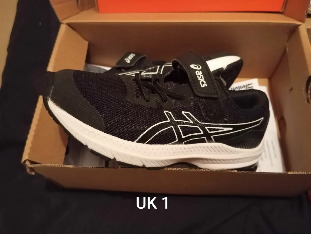 Kids runners 11 pairs for €80 - Image 2