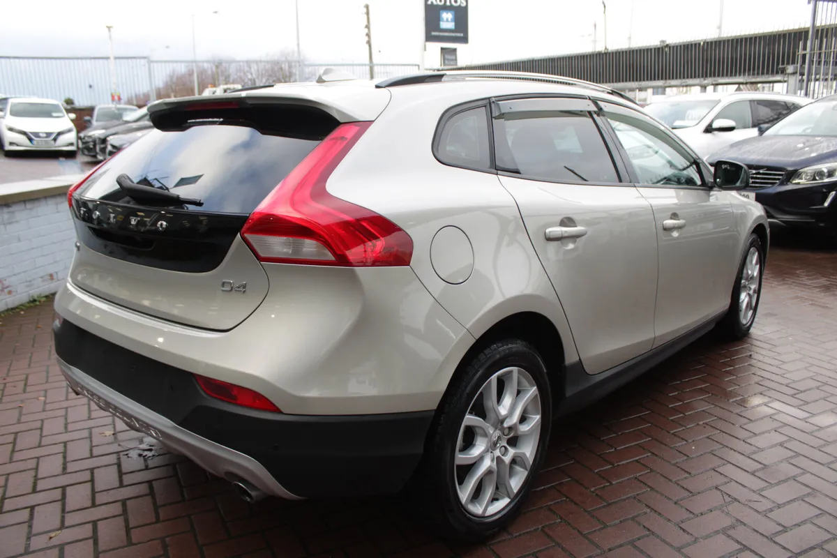 2018  VOLVO V40 D4 CROSSCONTRY - Image 4