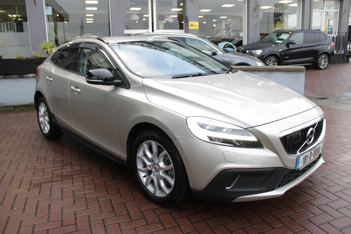2018  VOLVO V40 D4 CROSSCONTRY - Image 2