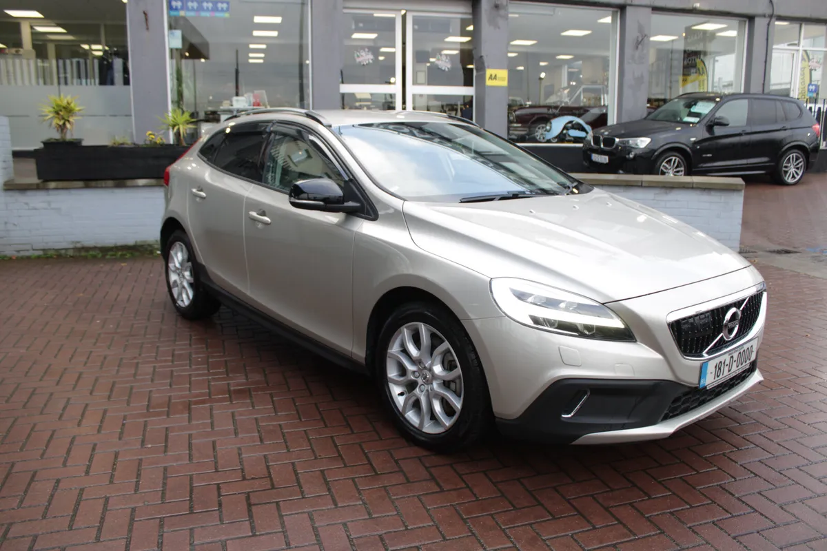 2018  VOLVO V40 D4 CROSSCONTRY - Image 1