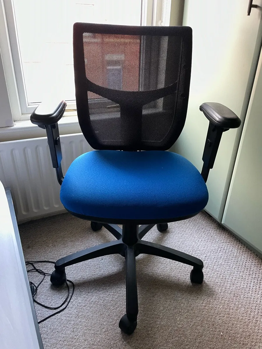 Office chair - Image 1