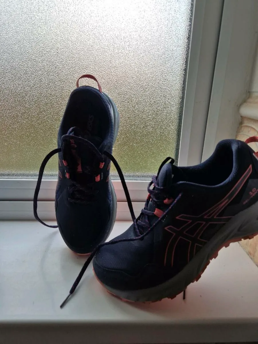 LADIES RUNNERS - Image 1