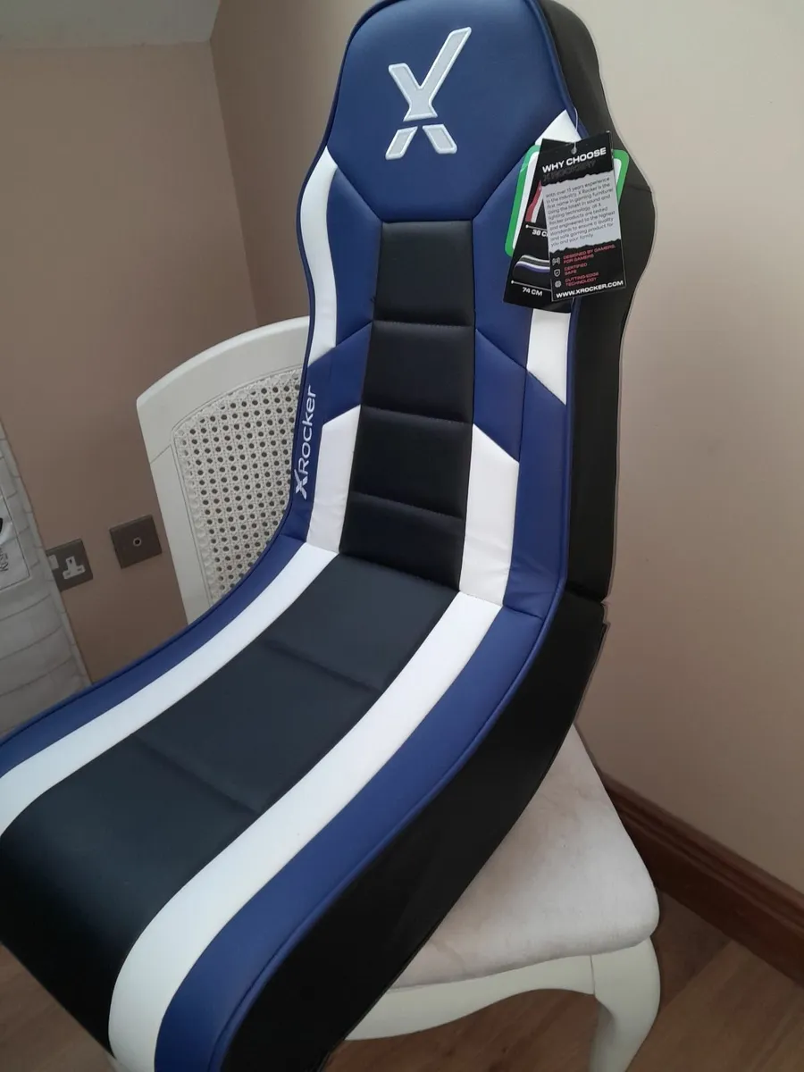 Gaming chair unused with tags and original box - Image 1